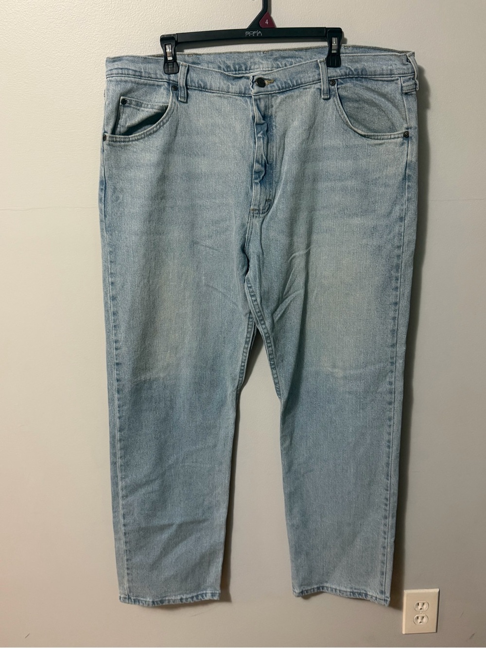 Wrangler 97FXVVB Men’s 40x32 Light Wash Relaxed Fit Jeans